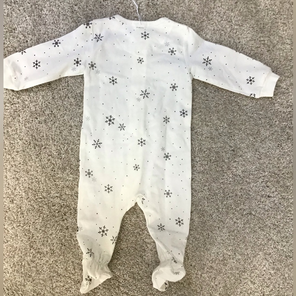 🆕FIRSTS by Petit Lem Snowflake Print footie Pajamas. Size 3m - Picture 3 of 5